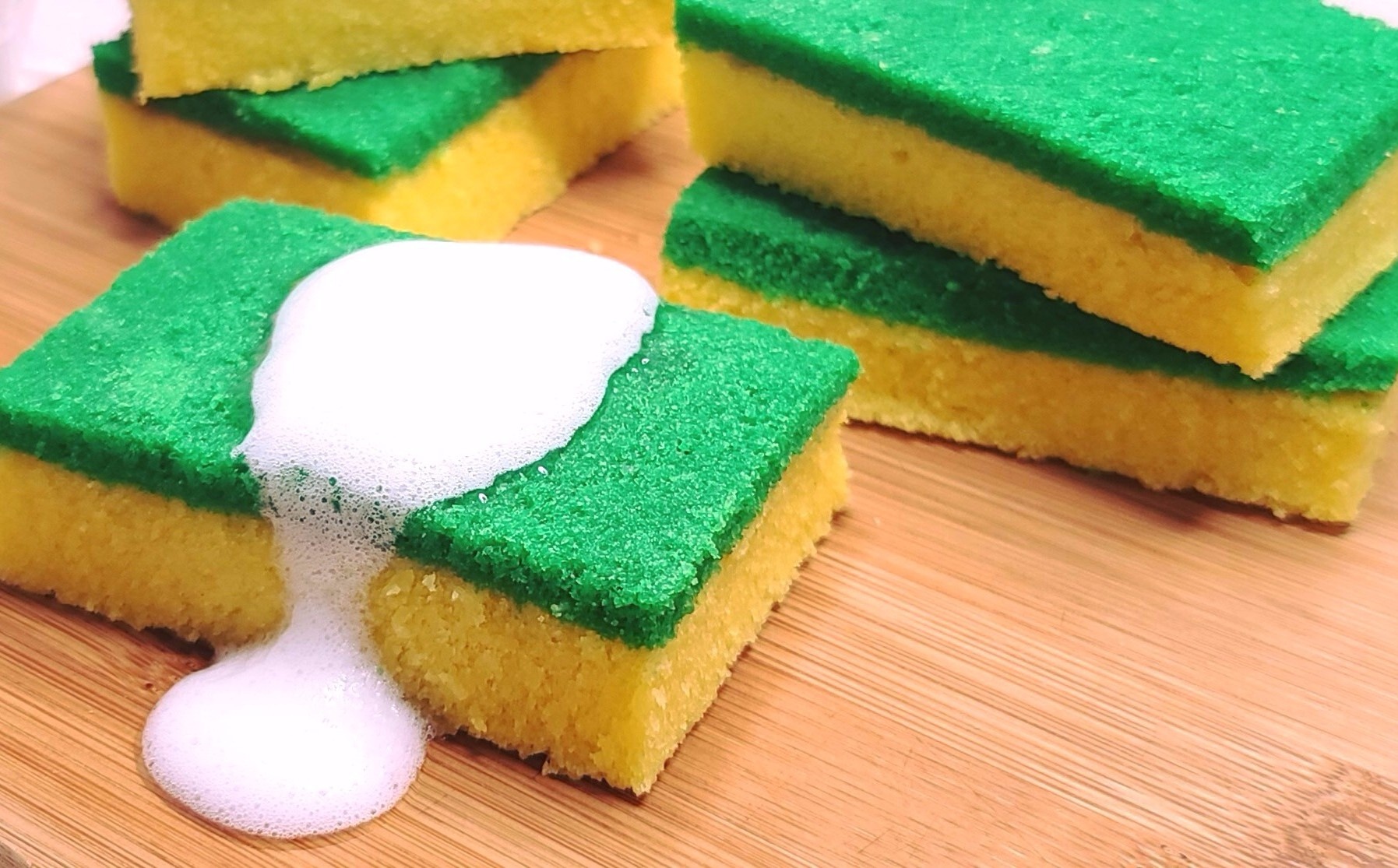 Danh lua thi giac voi banh ngot hinh mut rua bat hinh anh