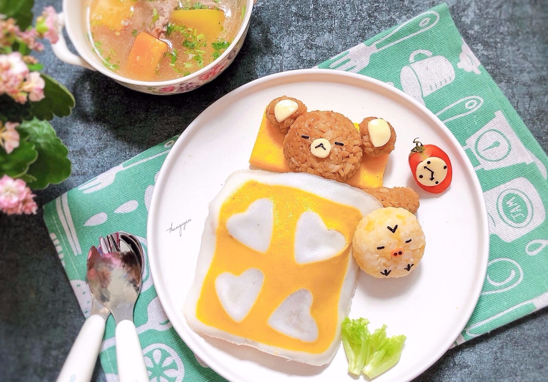 Bo suu tap com bento cua ba me 9X hut dan mang hinh anh