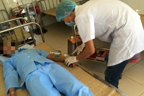 Ca nuoc moi chi co mot y ta lay HIV tu benh nhan hinh anh