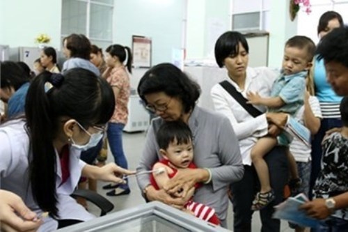 Tre duoi 9 thang co tiem duoc vac xin soi - rubella? hinh anh