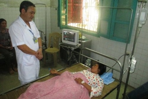 Hai me con suyt chet vi an phai nam doc hinh anh