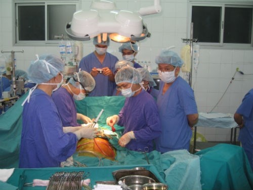 Cho tới nay, thời gian người bệnh sống được lâu nhất sau ghép tim là trên 18 năm. Tỉ lệ tử vong theo thống kê tại Anh trong vòng tháng đầu là 4%. Tỉ lệ người bệnh sống còn sau 1 năm là 82% và sống còn sau 5 năm là 75%. 