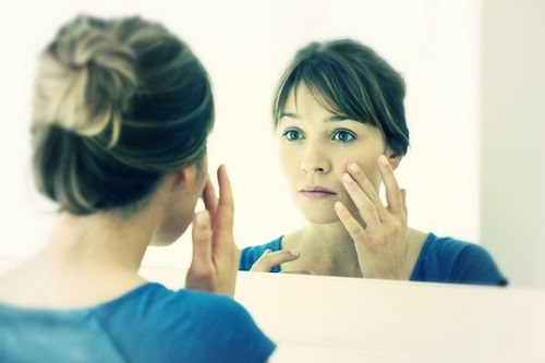 Guong mat tiet lo gi ve suc khoe? hinh anh