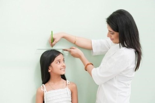 Me tu bo sung hormone tang truong, con lanh hau qua hinh anh