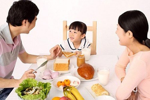 Tre an sang the nao de hoc tot? hinh anh