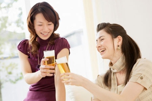 Loi the bat ngo cua bia doi voi phu nu hinh anh