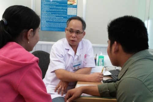 Nuoc mat dan ong o phong kham nam khoa hinh anh