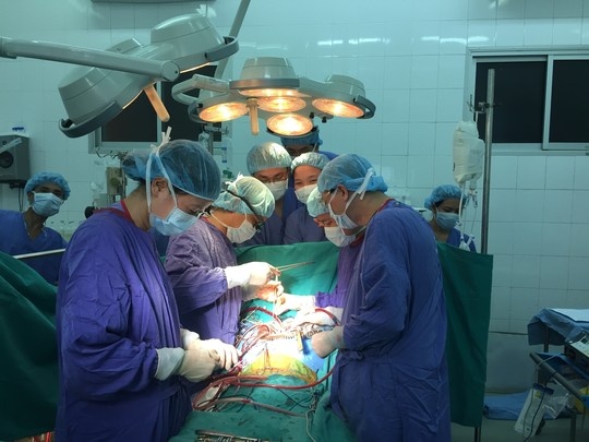 Theo GS Sơn, lẽ ra lá gan của người hiến tạng đã được dành cho một người đàn ông trẻ bị xơ gan, ung thư gan giai đoạn cuối. Tuy nhiên, vào phút cuối, bằng các kiểm tra chuyên sâu, các bác sĩ phát hiện người đàn ông này bị di căn lên phổi nên vĩnh viễn không còn cơ hội.