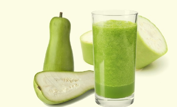 Nước ép bầu: Quả bầu rất ít calo nhưng lại giàu chất xơ, hiệu quả trong việc giảm cân, giữ dáng. Một ly nước ép bầu mỗi sáng giúp bạn kiềm chế thói quen ăn nhiều, không lành mạnh và điều tiết lưu thông máu.