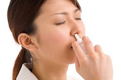 Thuoc xit mui co gay teo niem mac? hinh anh