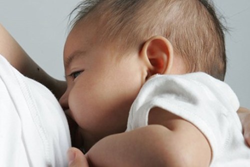 Cho con bu giam nguy co tieu duong hinh anh