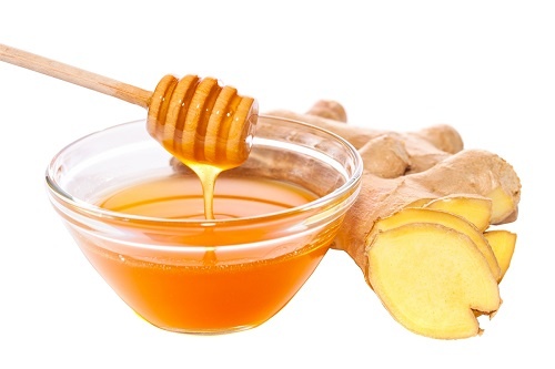 Mật ong: Mật ong là một thực phẩm hữu ích của bất cứ mùa nào trong năm. Bạn có thể uống nước mật ong chanh ấm, nước mật ong gừng mỗi ngày sẽ giúp tăng cường khả năng miễn dịch cho cơ thể, điều trị đau họng và cảm lạnh hiệu quả. Ảnh: Mindbodygreen.