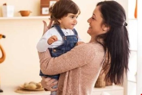 12 loai do dung khong bao gio nen de gan tre em hinh anh