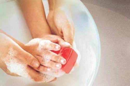 Cần rèn thói quen rửa tay sạch sẽ trước khi ăn, sau khi đi vệ sinh...