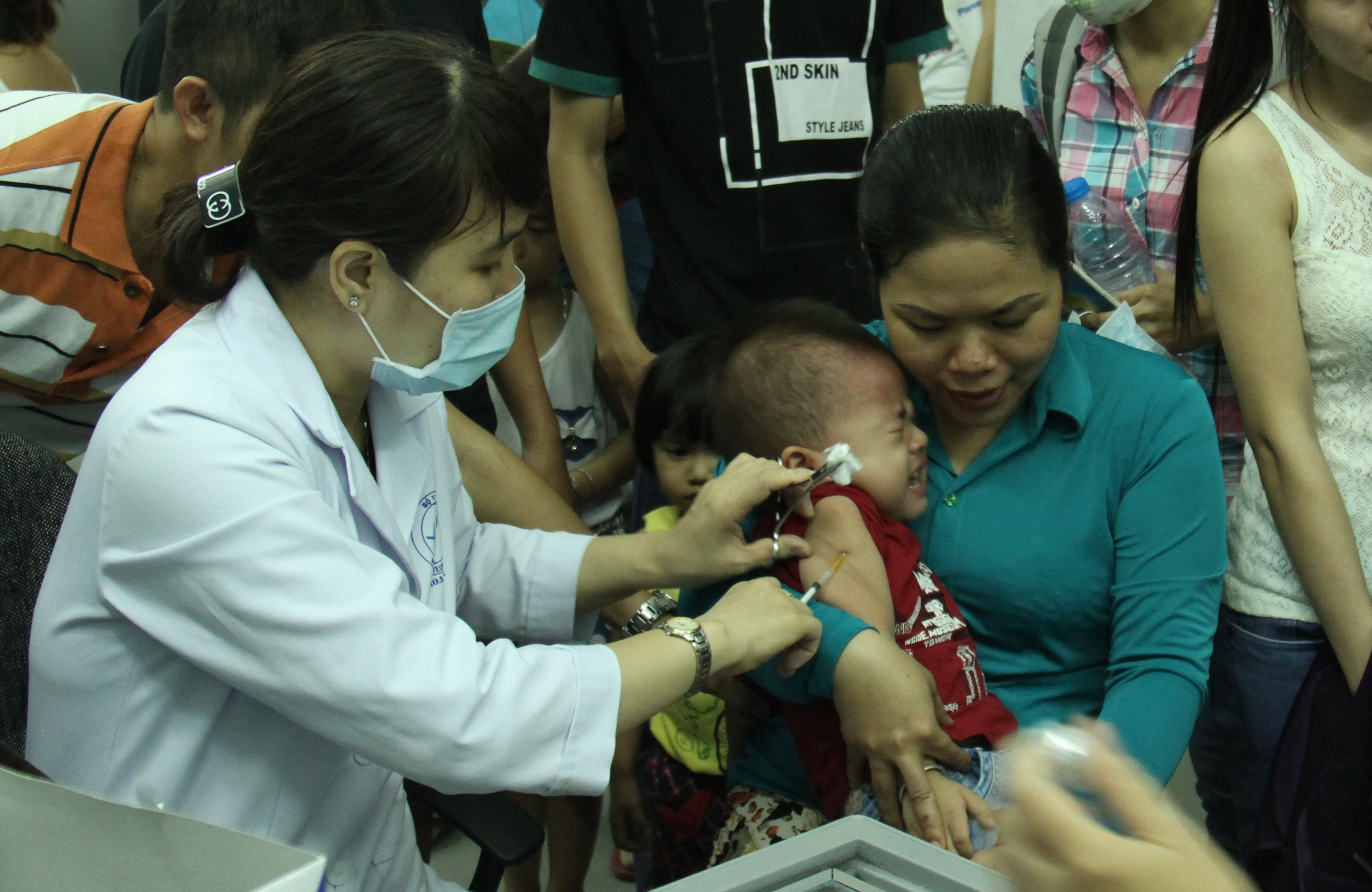 Trẻ em tiêm ngừa tại Viện Pasteur, TP.HCM - Ảnh: Hữu Khoa