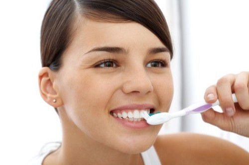 Nhung thoi quen sai lam gay hai cho rang hinh anh