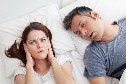 6 dau hieu canh bao bi ngung tho khi ngu hinh anh