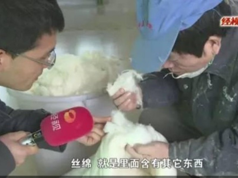 Canh bao chan bong, quan ao Trung Quoc chua chat doc hai hinh anh