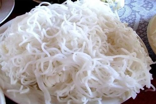 Khi bac si cam an bun vi da day buc nat hinh anh