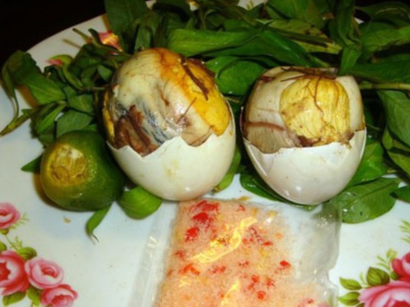 Khong nen cho tre nho an trung vit lon hinh anh