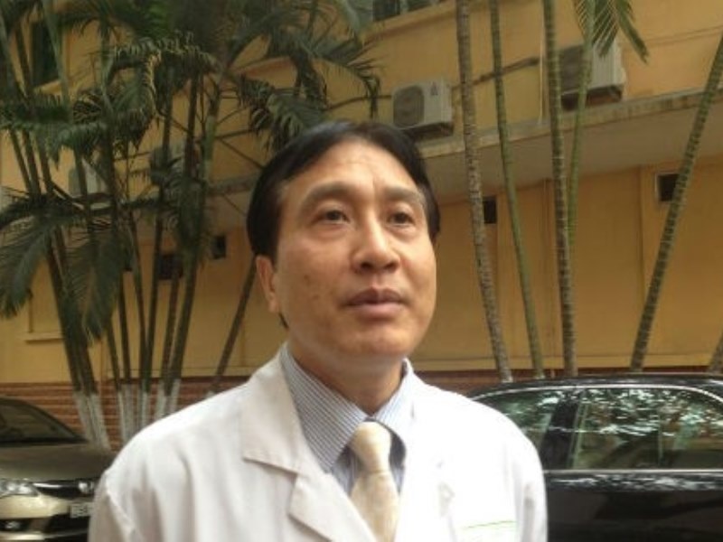 Chuyen cua vi bac si gap ai cung moi hien tang hinh anh