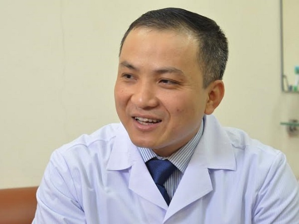 'Chup anh nha toi len co le sinh vien y bo chay het' hinh anh