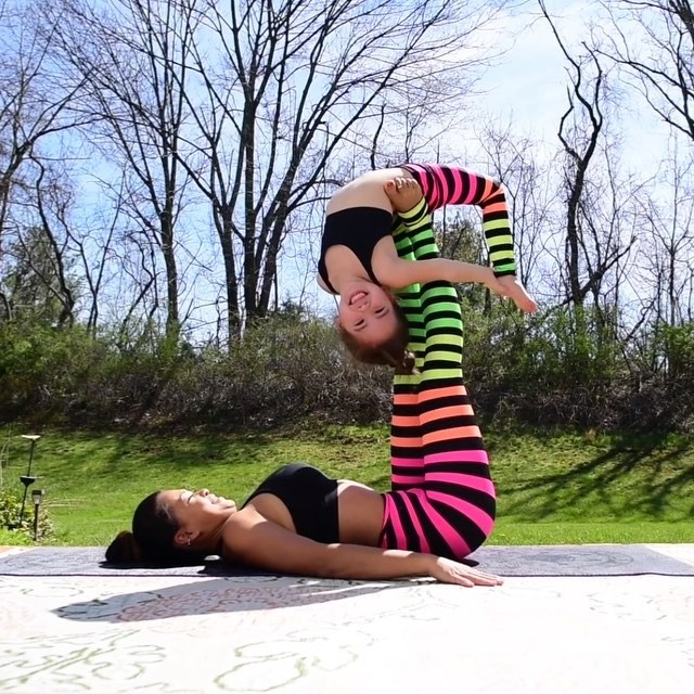 Bộ ảnh mẹ tập yoga cùng con gái ảnh 3 Bo anh me tap yoga cung con gai anh 3