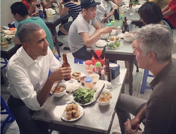 Canh Obama an bun cha se len truyen hinh My hinh anh