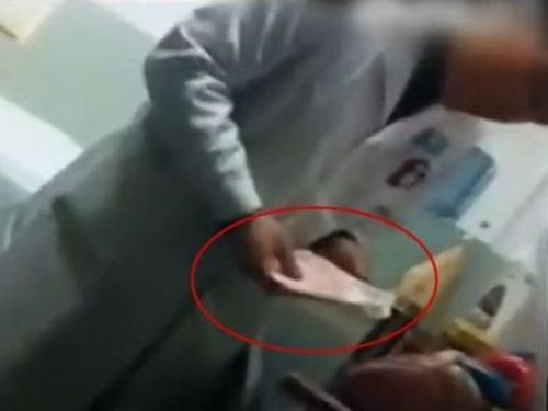 'Clip bac si nhan phong bi la mot bai hoc sau sac' hinh anh