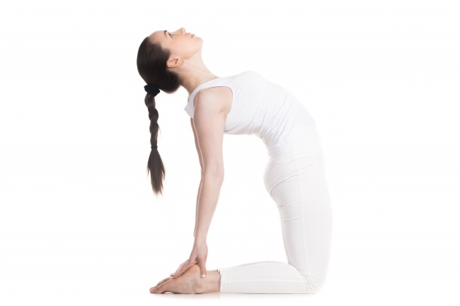 7 dong tac yoga giup nguc day dan hinh anh