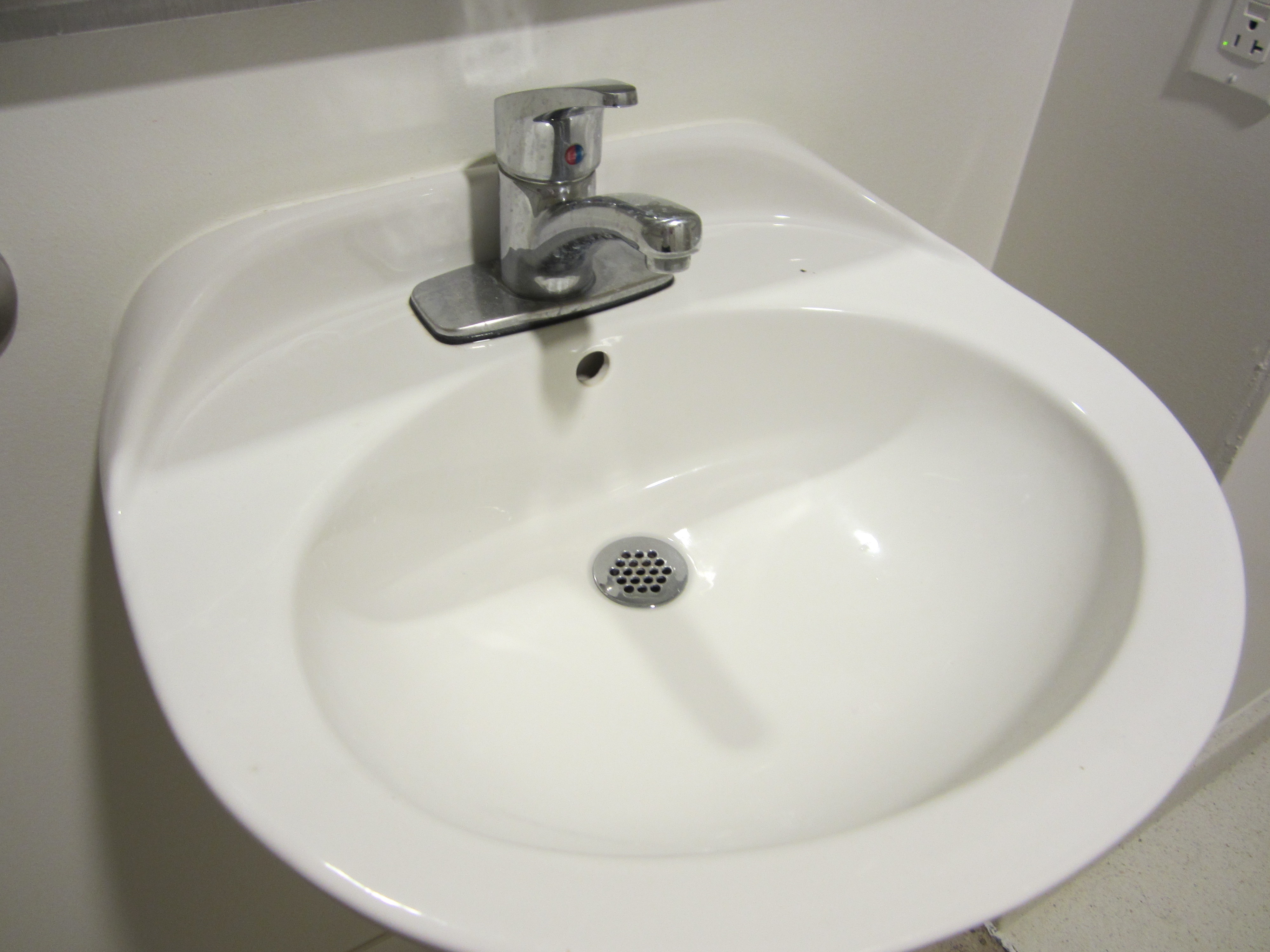 Vat dung trong nha gay hai phoi anh 4