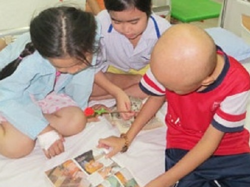 Chua ung thu bang thuoc nam, khoi u to chiem het o bung hinh anh