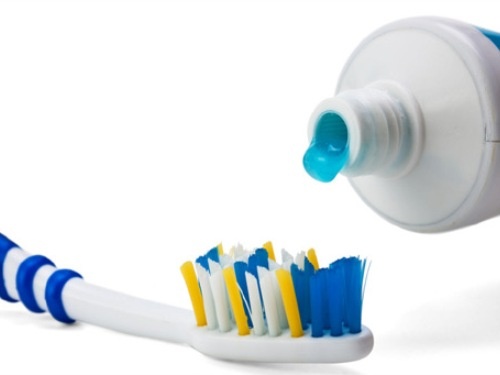 O vi khuan kinh hoang tren ban chai danh rang hinh anh