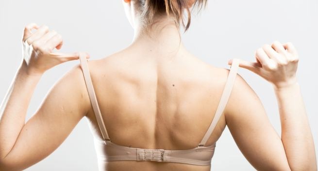 Dau hieu ban mac ao nguc sai cach anh 1