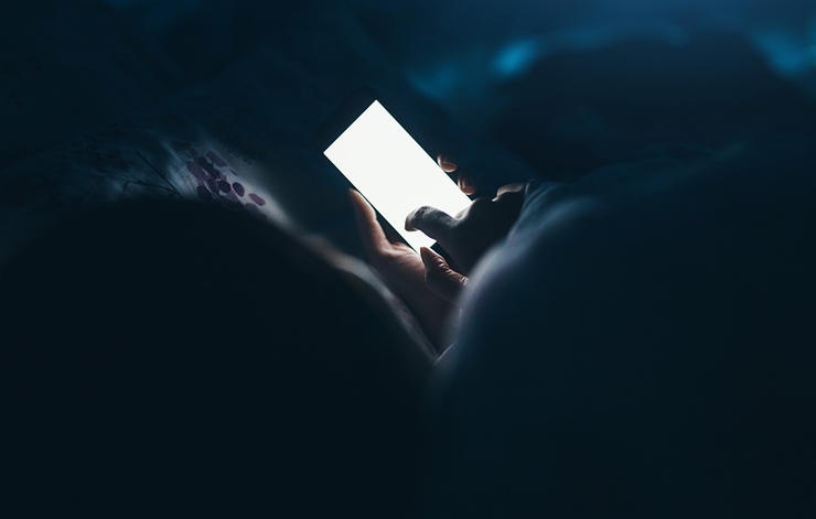 5 thoi quen truoc khi ngu co the gay tang can hinh anh