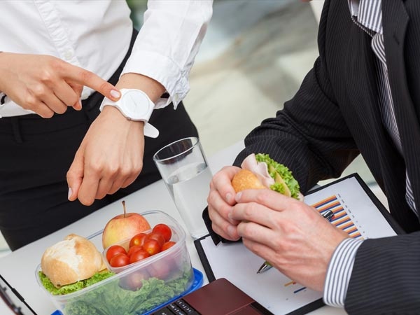 Thoi gian tot nhat de an sang, trua, toi hinh anh