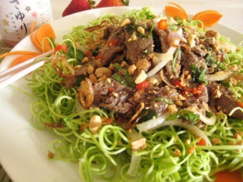 An rau muong chua chin se bi xo gan? hinh anh