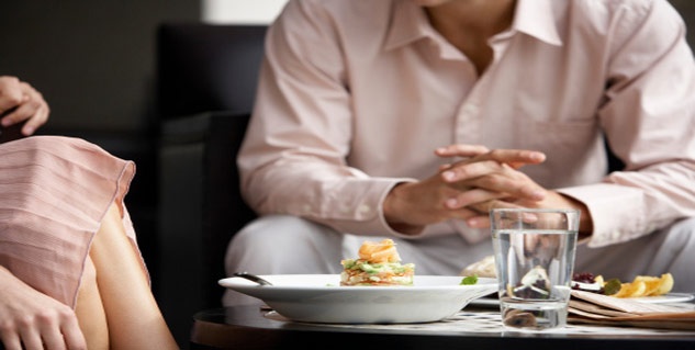 Uống nước trong khi ăn ảnh 1 Uong nuoc trong khi an anh 1