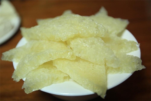 Bong bi lon bo phe duong da hinh anh