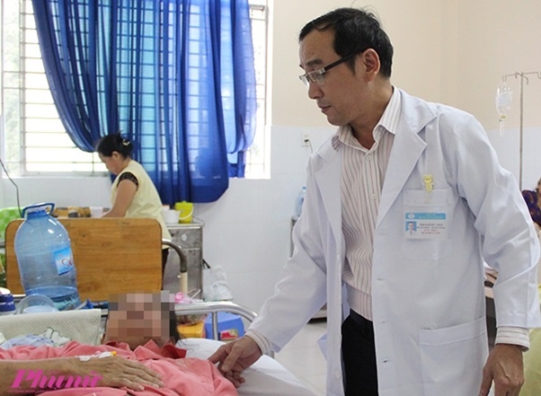 Nổ ngực vì silicon dạo ảnh 1 No nguc vi silicon dao anh 1