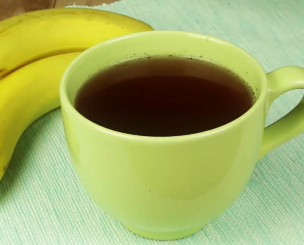 Do uong giup ban ngu ngon tu chuoi va que hinh anh