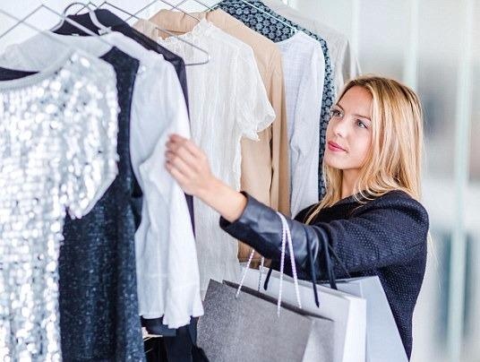 Tai sao ban phai giat quan ao moi truoc khi mac? hinh anh