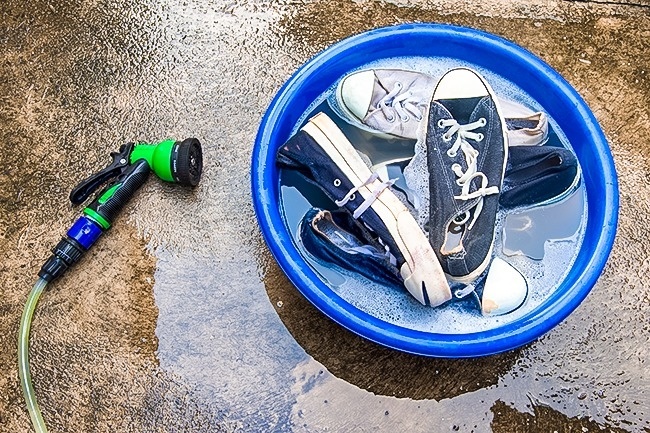 Cach loai bo mui hoi chan anh 10