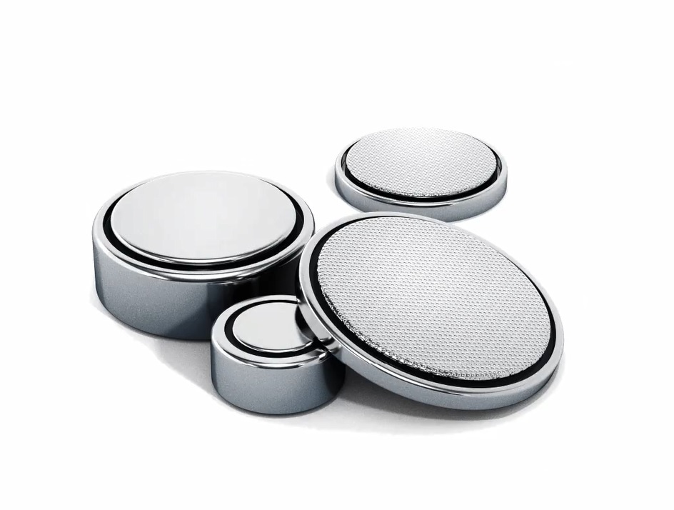 Dieu gi xay ra neu tre nuot phai pin do choi? hinh anh