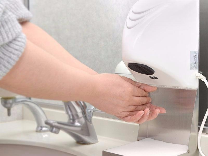 Tai sao ban khong nen su dung may say kho tay cong cong? hinh anh