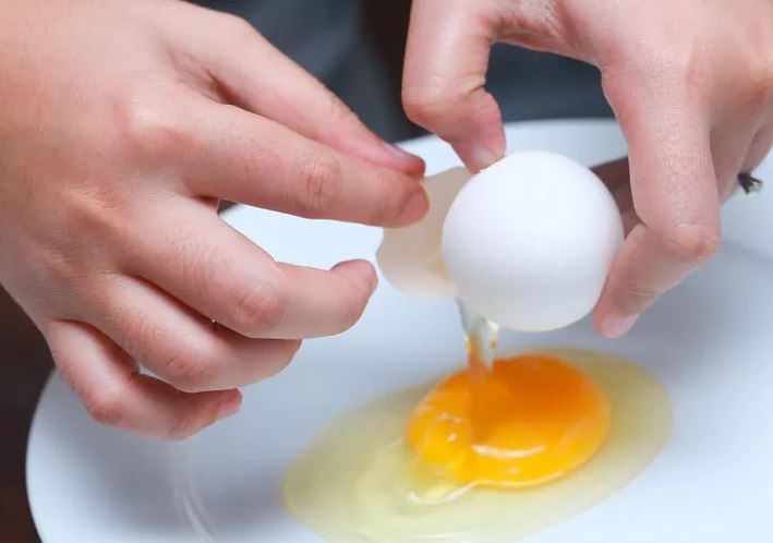 Cach kiem tra chat luong trung ga hinh anh