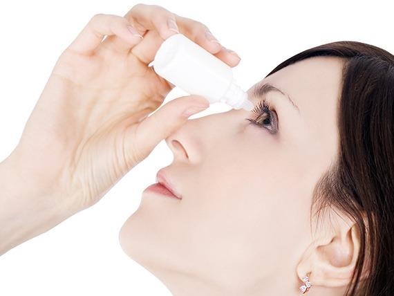 Thoi quen gay ton thuong mat co the ban khong biet hinh anh