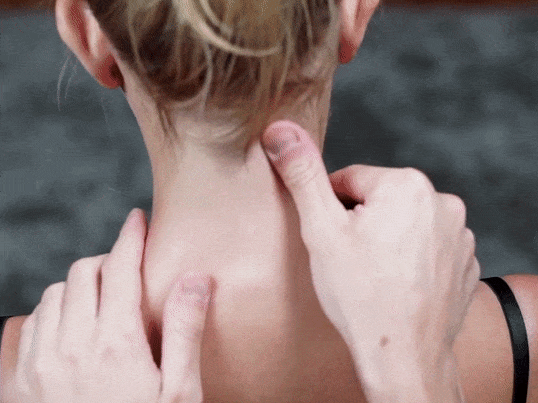 Cach massage co vai gay giam met moi hinh anh