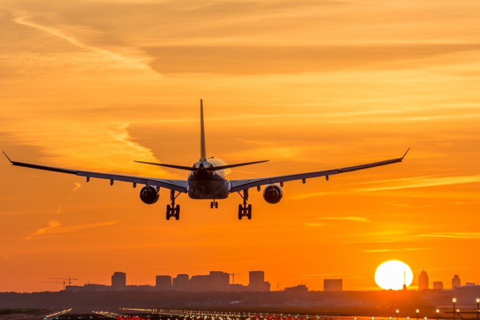 Tai sao ban nen bay vao buoi sang som? hinh anh