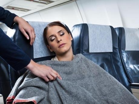 Tai sao nhiet do ben trong may bay luon lanh? hinh anh